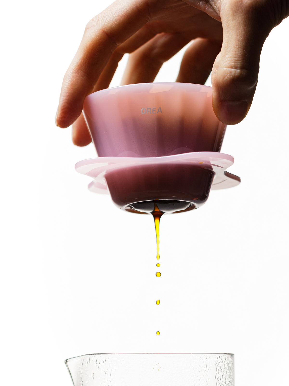 Café escurriendo del OREA O1 de plástico en Creamy Pink; servidor y filtros se venden por separado